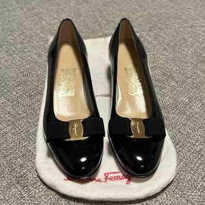 Vintage Salvatore Ferragamo black flats